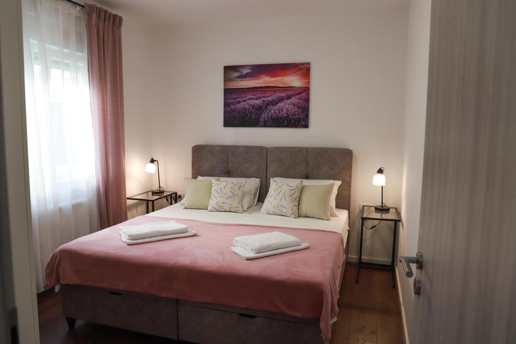 Holiday Apartments Ivano & Leo - Private Parking Zadar Exterior photo